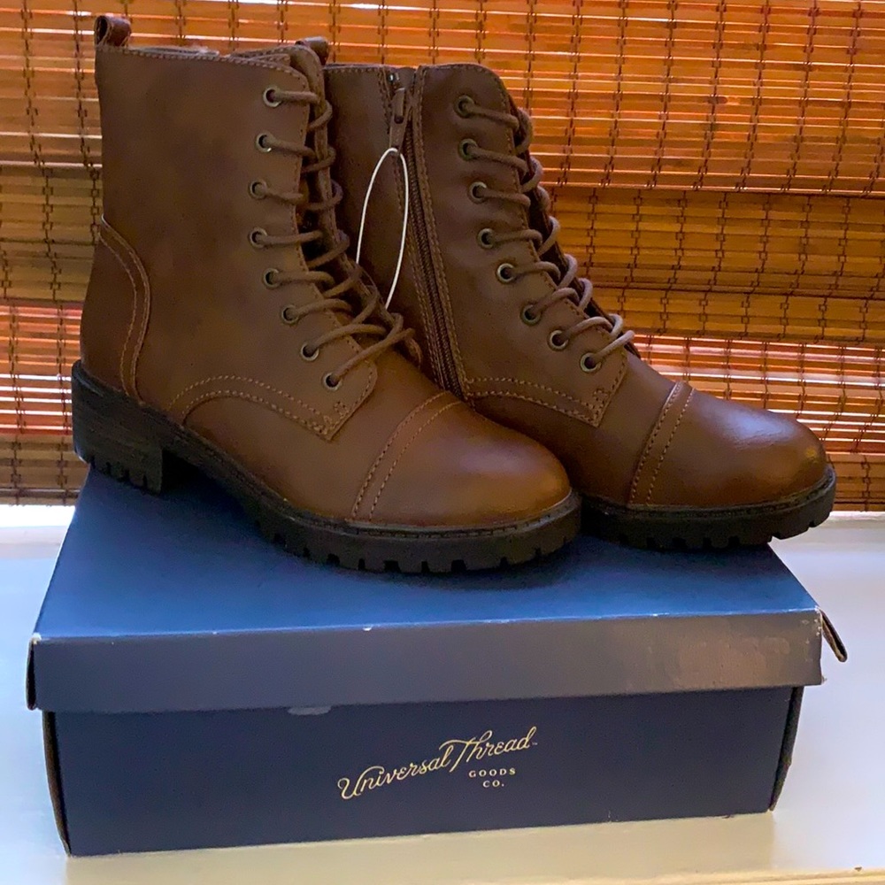 NWT-brown lace up boots w side zip